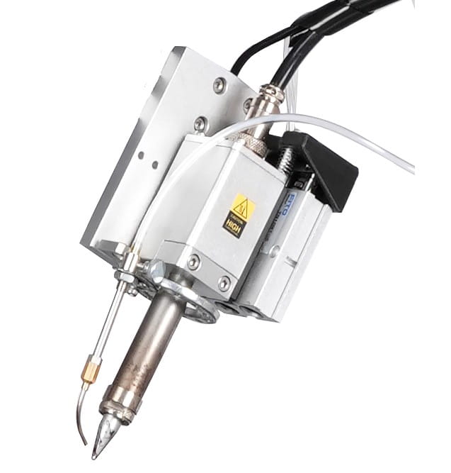 Pneumatically controlled soldering tip of automatic soldering machine